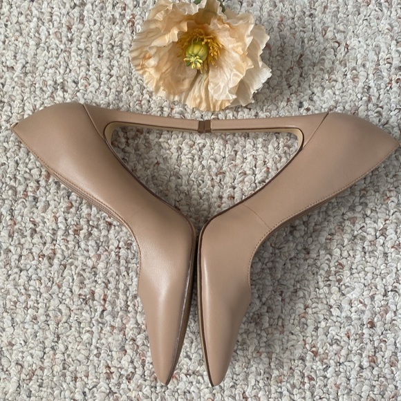Nine West Natural Tatiana' Pointy Toe Pump size 6M - Picture 2 of 10